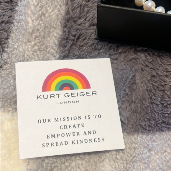 NWT Kurt Geiger White Pearl Jewelry Set - Picture 2 of 7